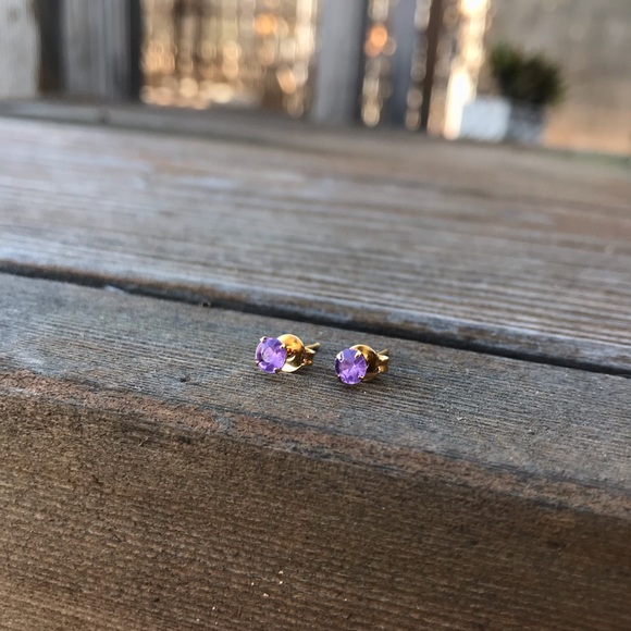 Love U Stud Earrings - Picture 3 of 5